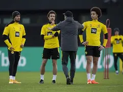 九游网页版-多特蒙德训练开放日，赛后伤情更新引欢呼，荷甲在即，更衣室氛围转暖的简单介绍